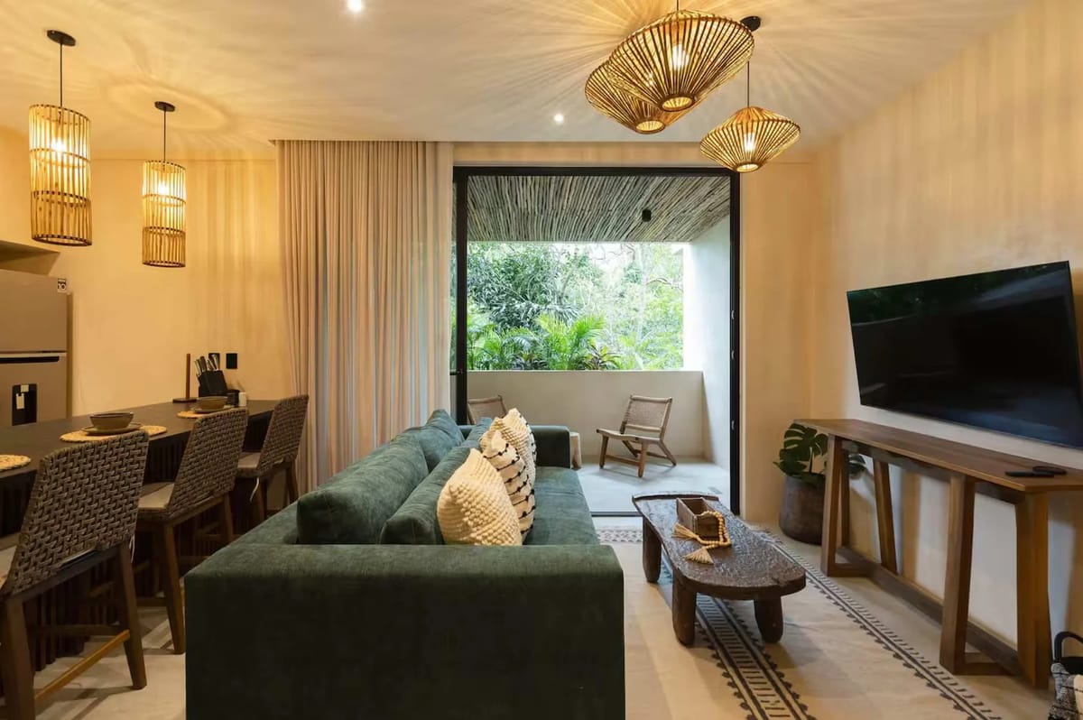 Gorgeous 1BR Apartment w/Pool & Jungle Views