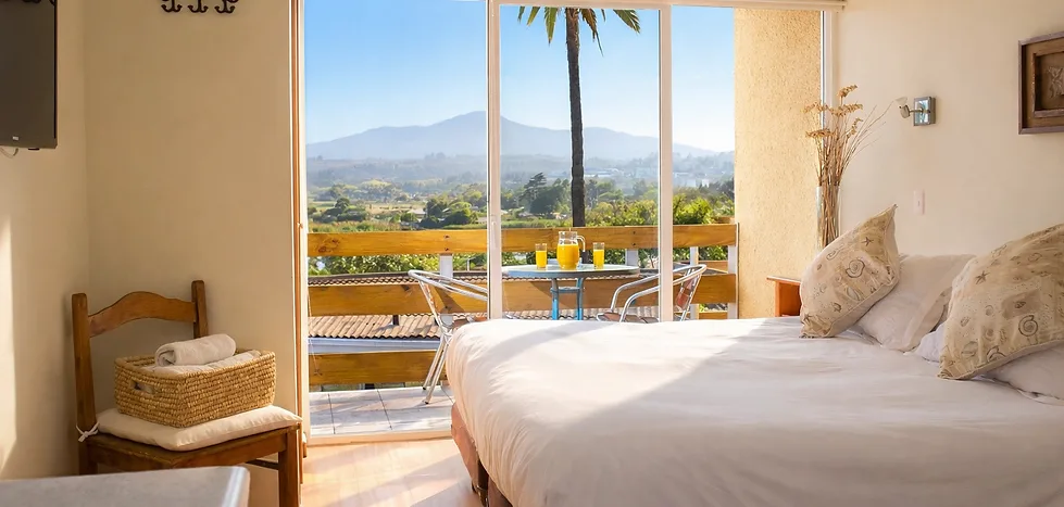 Habitación con balcón y vista al mar