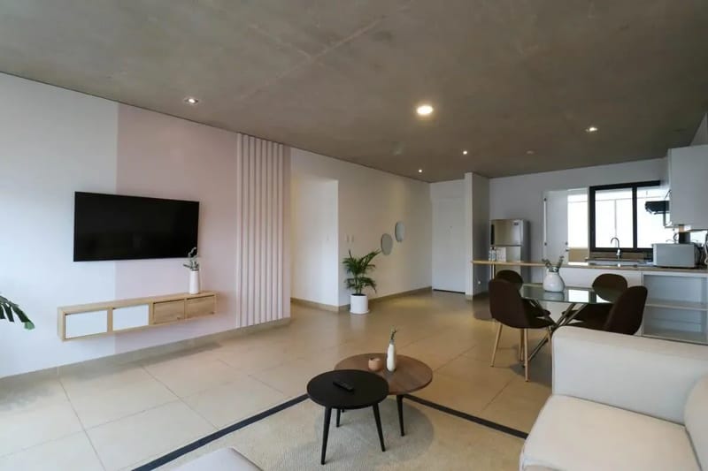 Picturesque 2BR with Balcony in Miraflores