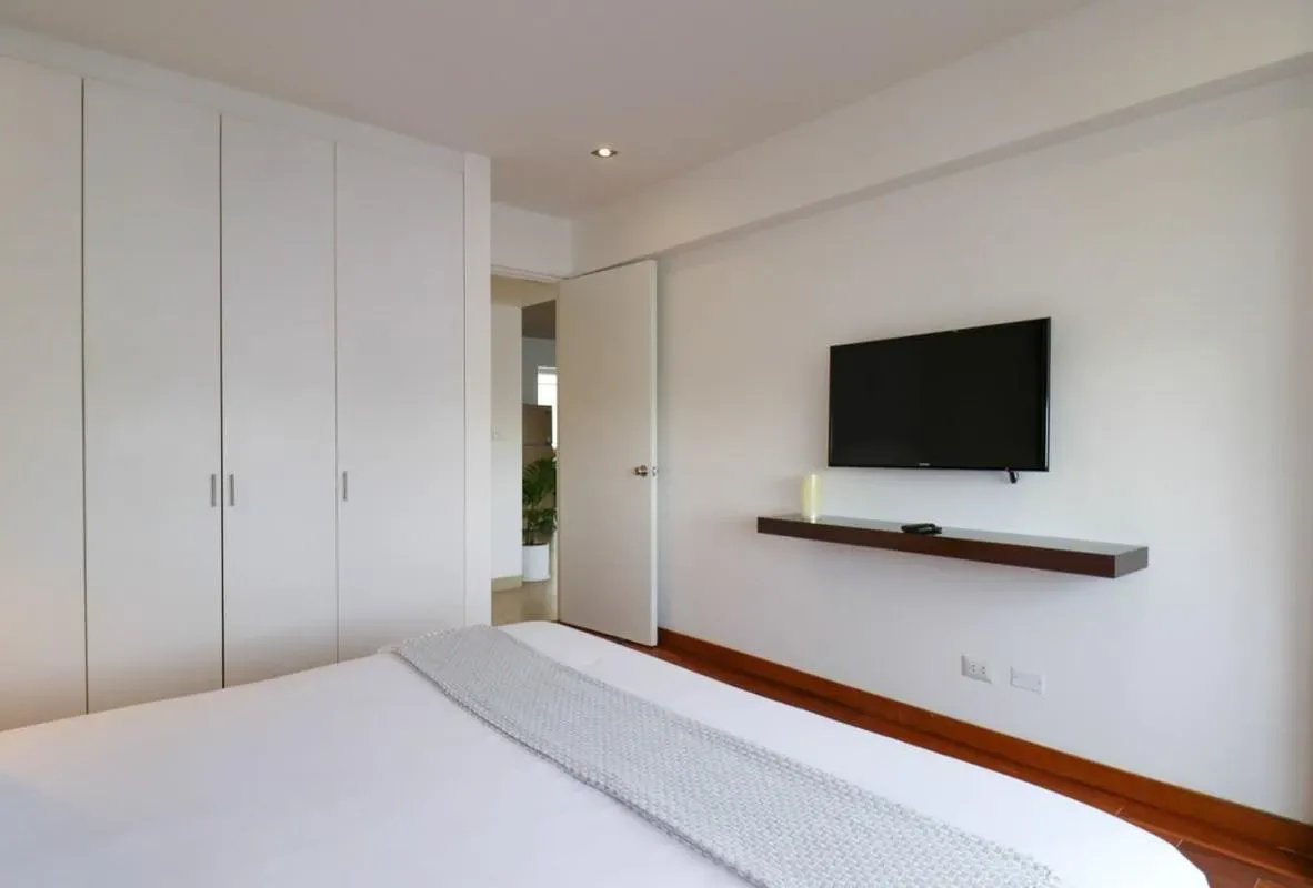 Picturesque 2BR with Balcony in Miraflores