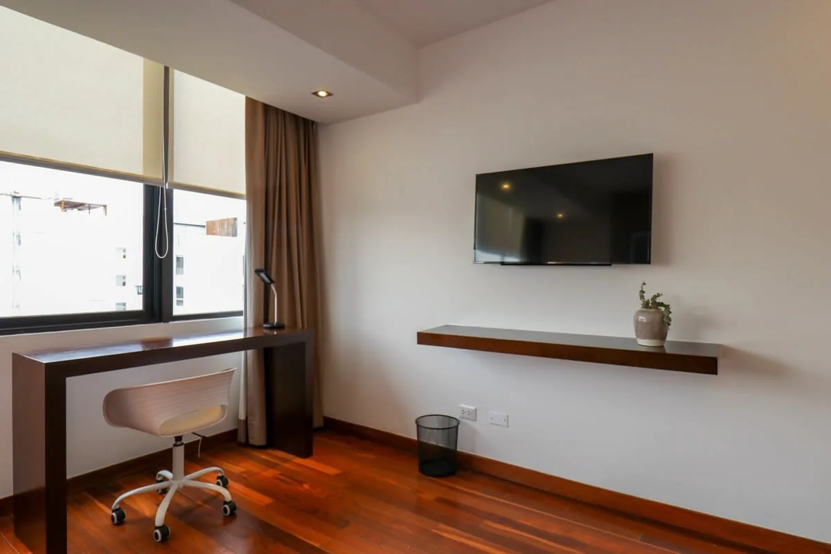 Picturesque 2BR with Balcony in Miraflores