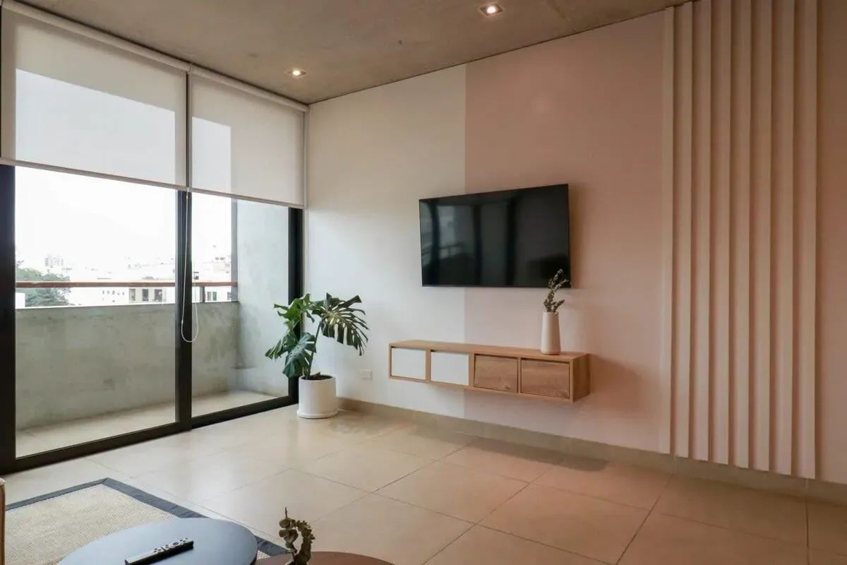 Picturesque 2BR with Balcony in Miraflores