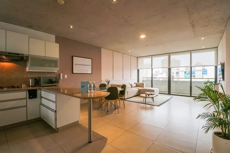 Picturesque 2BR with Balcony in Miraflores