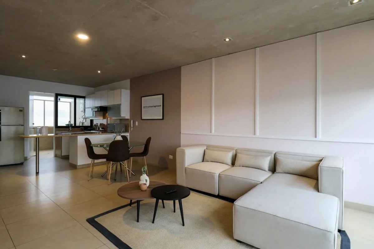 Picturesque 2BR with Balcony in Miraflores