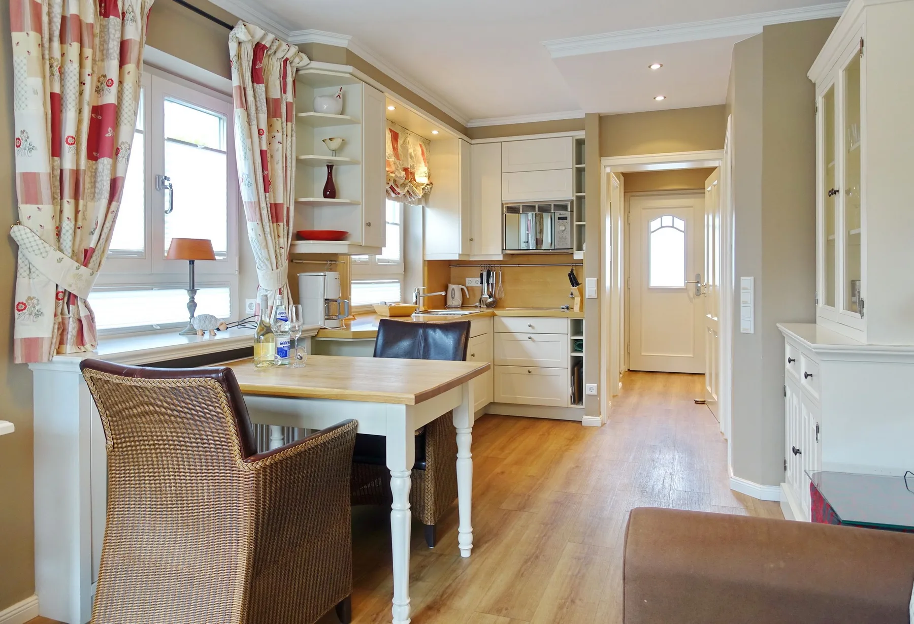 2-Raum Appartement mit ca. 45m ² Nutzfläche im Erd- und Untergeschoss.