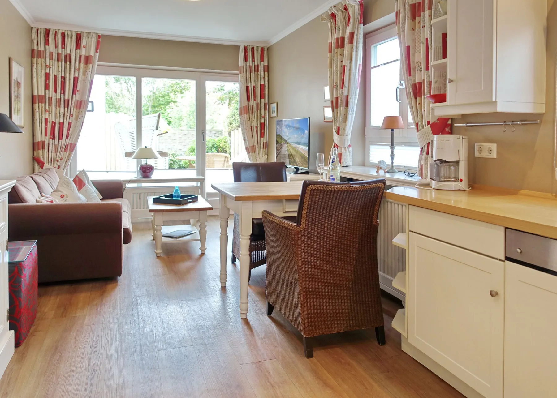 2-Raum Appartement mit ca. 45m ² Nutzfläche im Erd- und Untergeschoss.