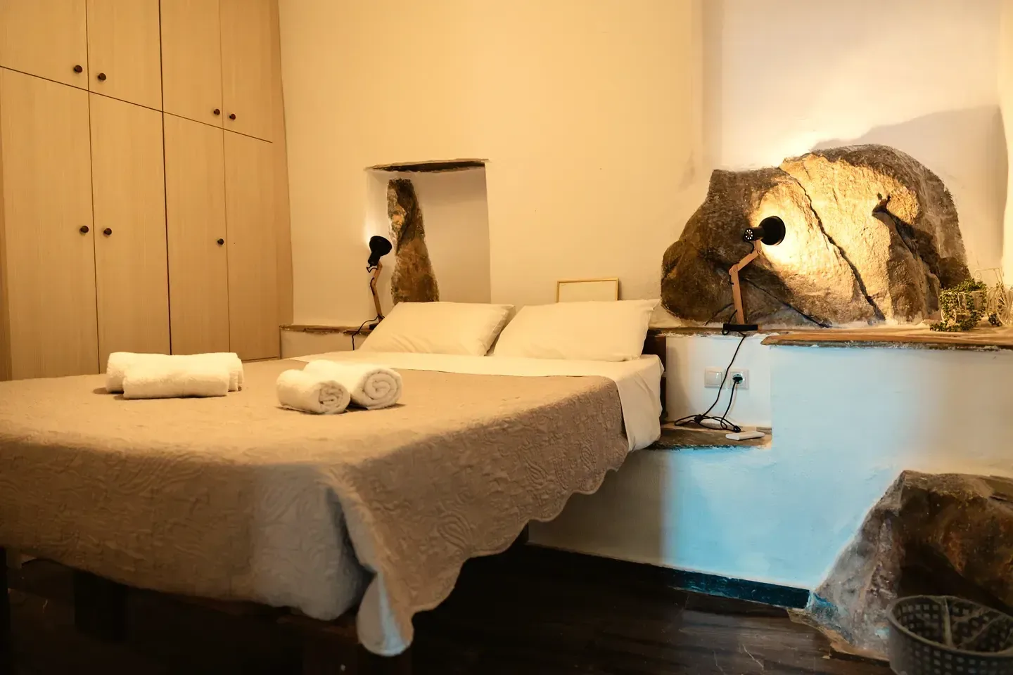 Bright room with sea view and private terrace