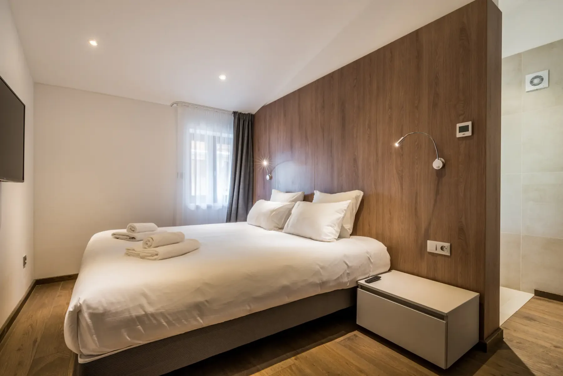 Cosy double bedroom ample cupboard space landscape views family apartment Kauri Morzine