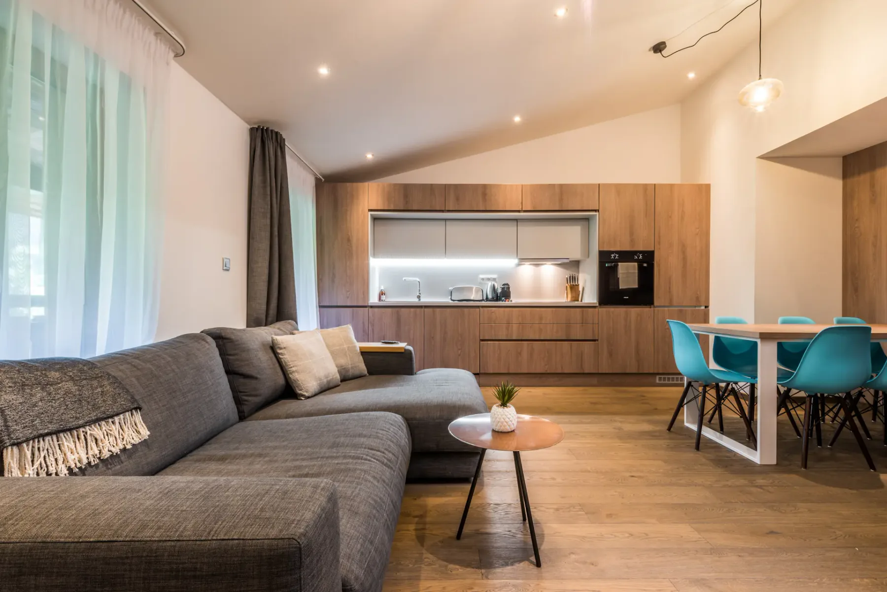 Salón de estilo alpino del apartamento familiar de lujo Kauri en Morzine