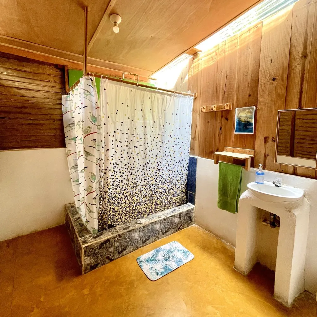 Mariposa shower