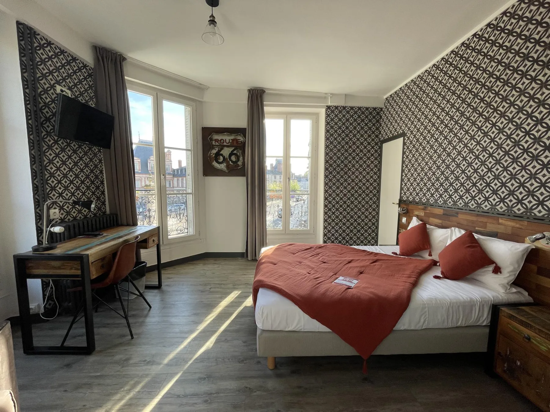 Triple family room: one large bed and one single sofa bed