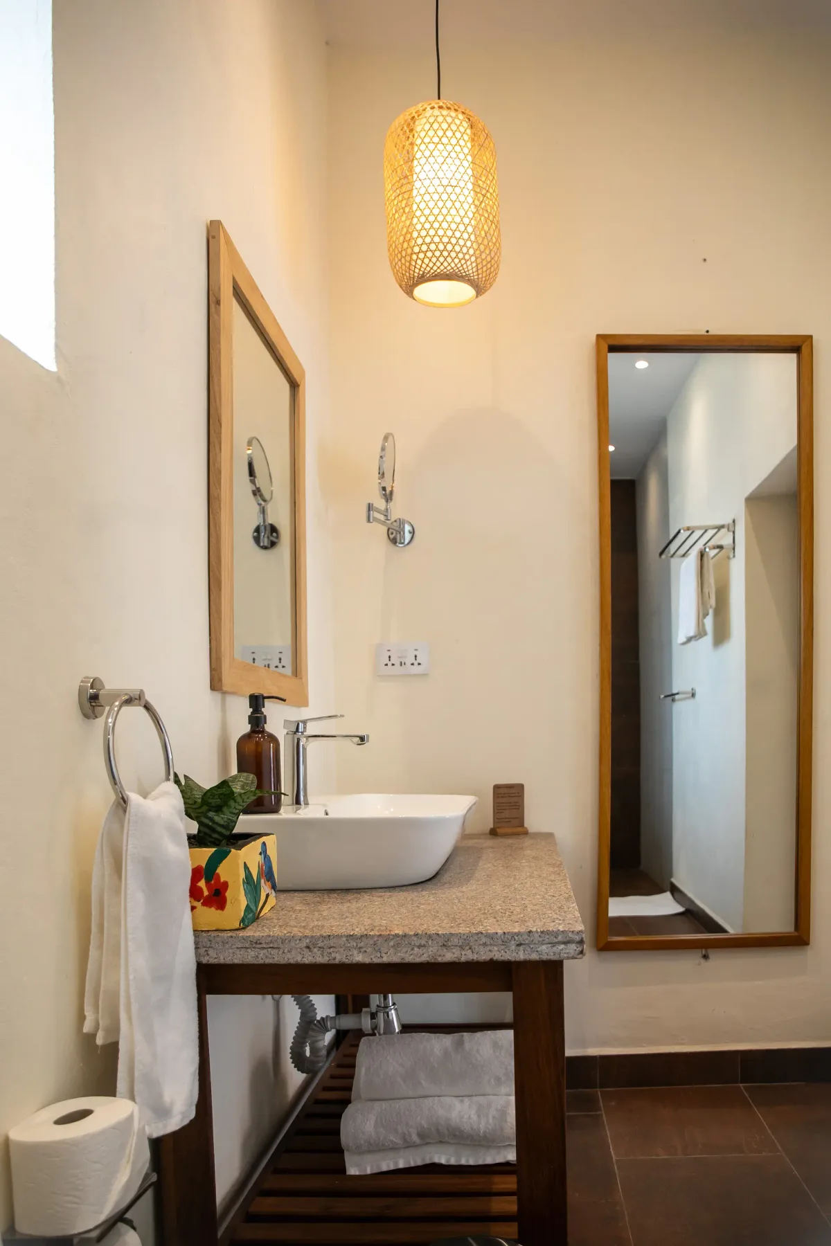 Mueble de lavabo del baño privado
