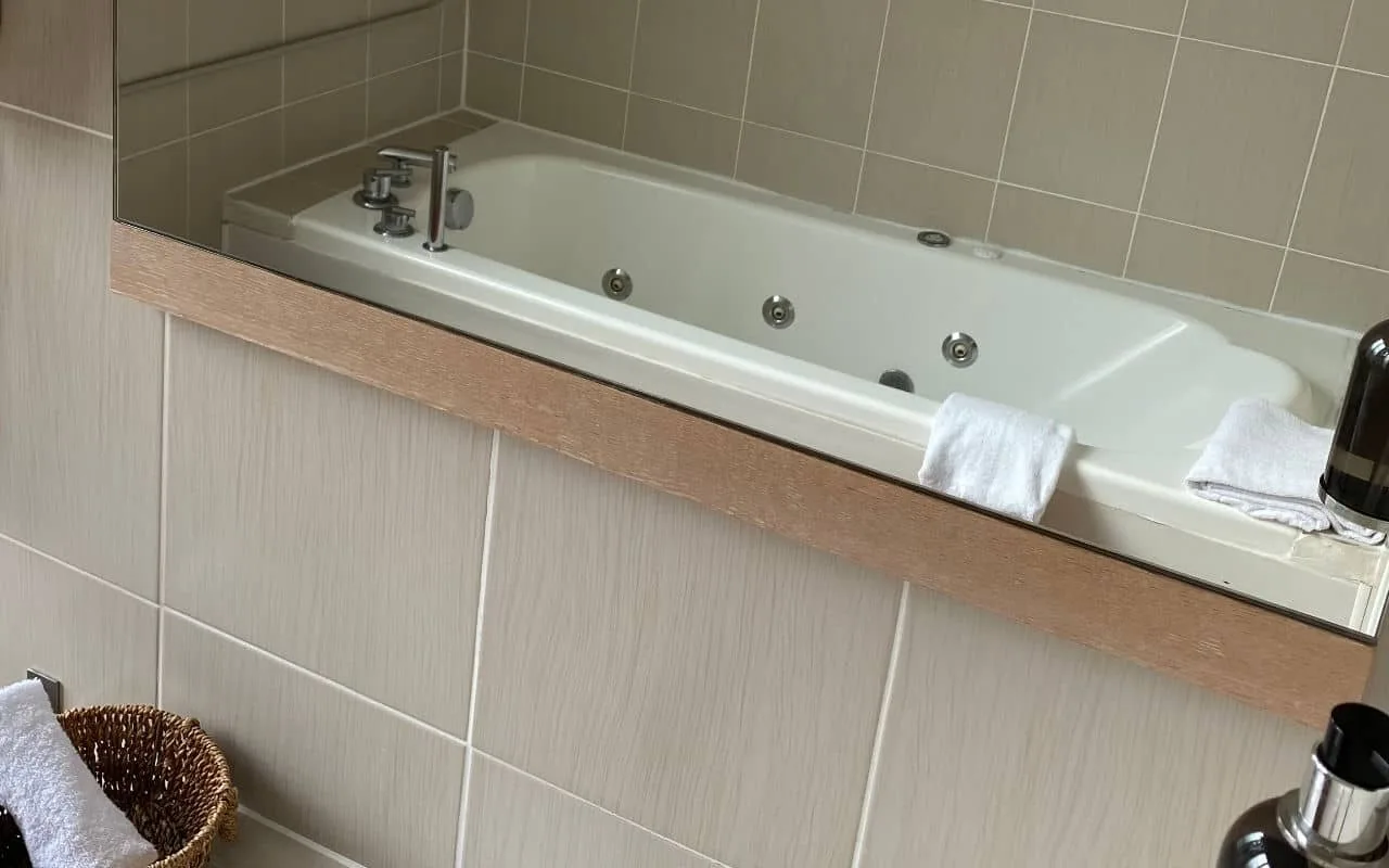 Habitación doble con bañera de balneoterapia
