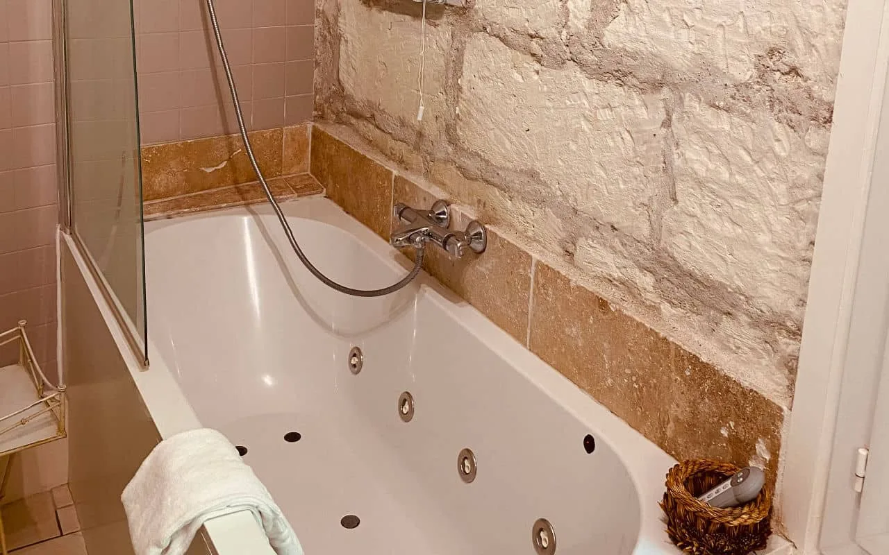 Habitación doble con bañera de balneoterapia