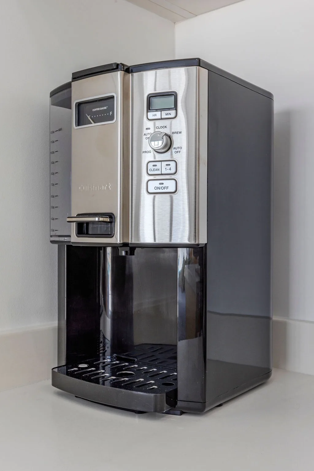 Wake up to the aroma of freshly brewed coffee from your Cuisinart programmable coffee maker, ready whenever you need it to start your day perfectly.