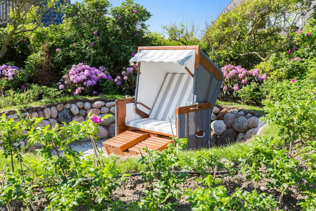 In bester, strandnaher Lage gelegenes, freistehendes Luxus-Haus unter Reet.