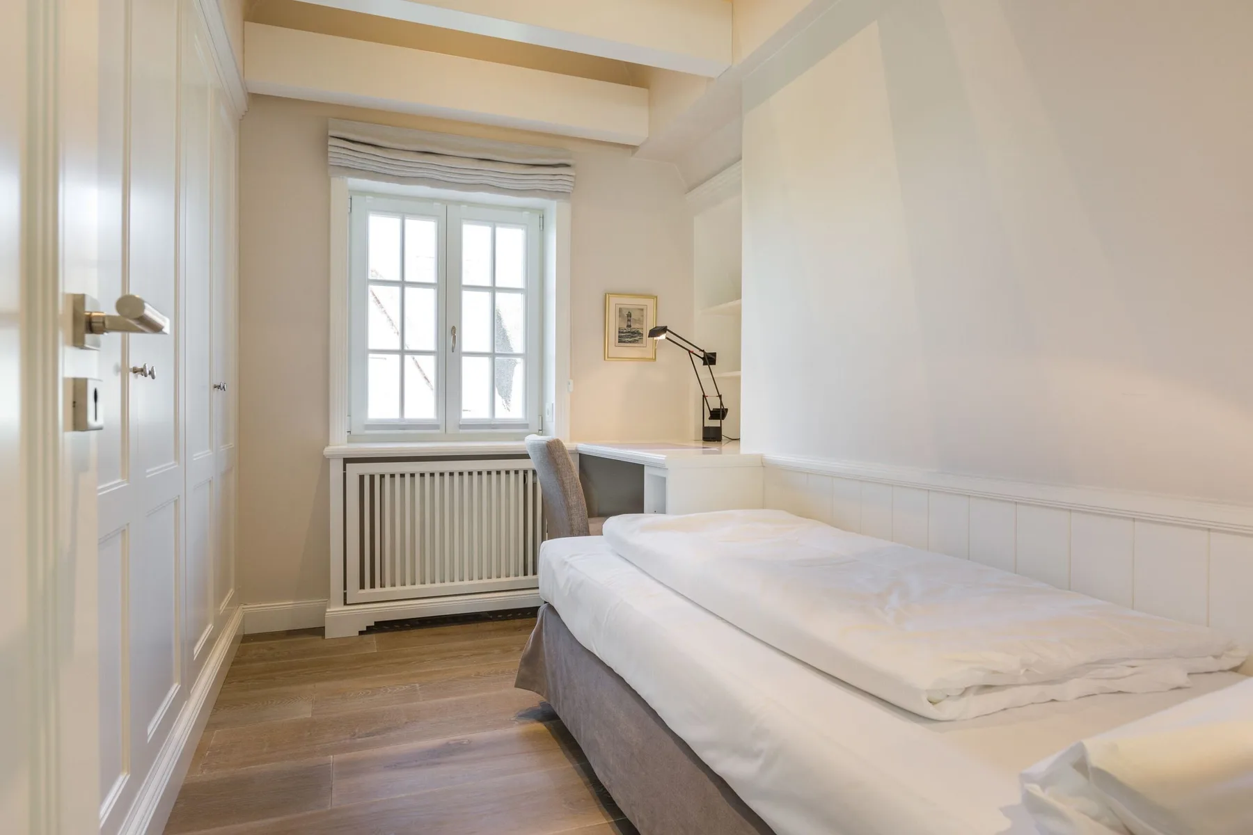 In bester, strandnaher Lage gelegenes, freistehendes Luxus-Haus unter Reet.