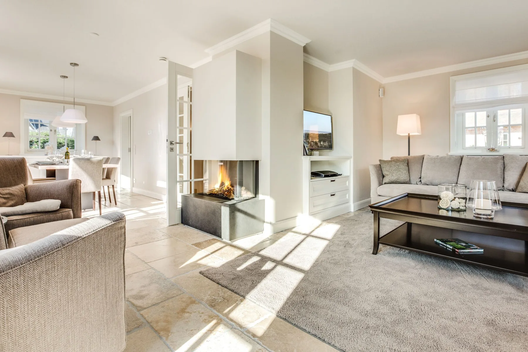 In bester, strandnaher Lage gelegenes, freistehendes Luxus-Haus unter Reet.