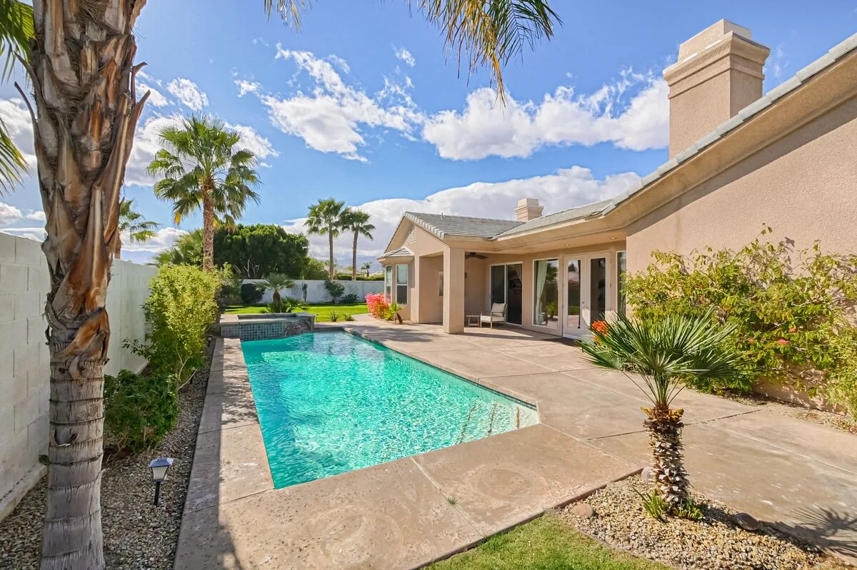 Versailles Vista