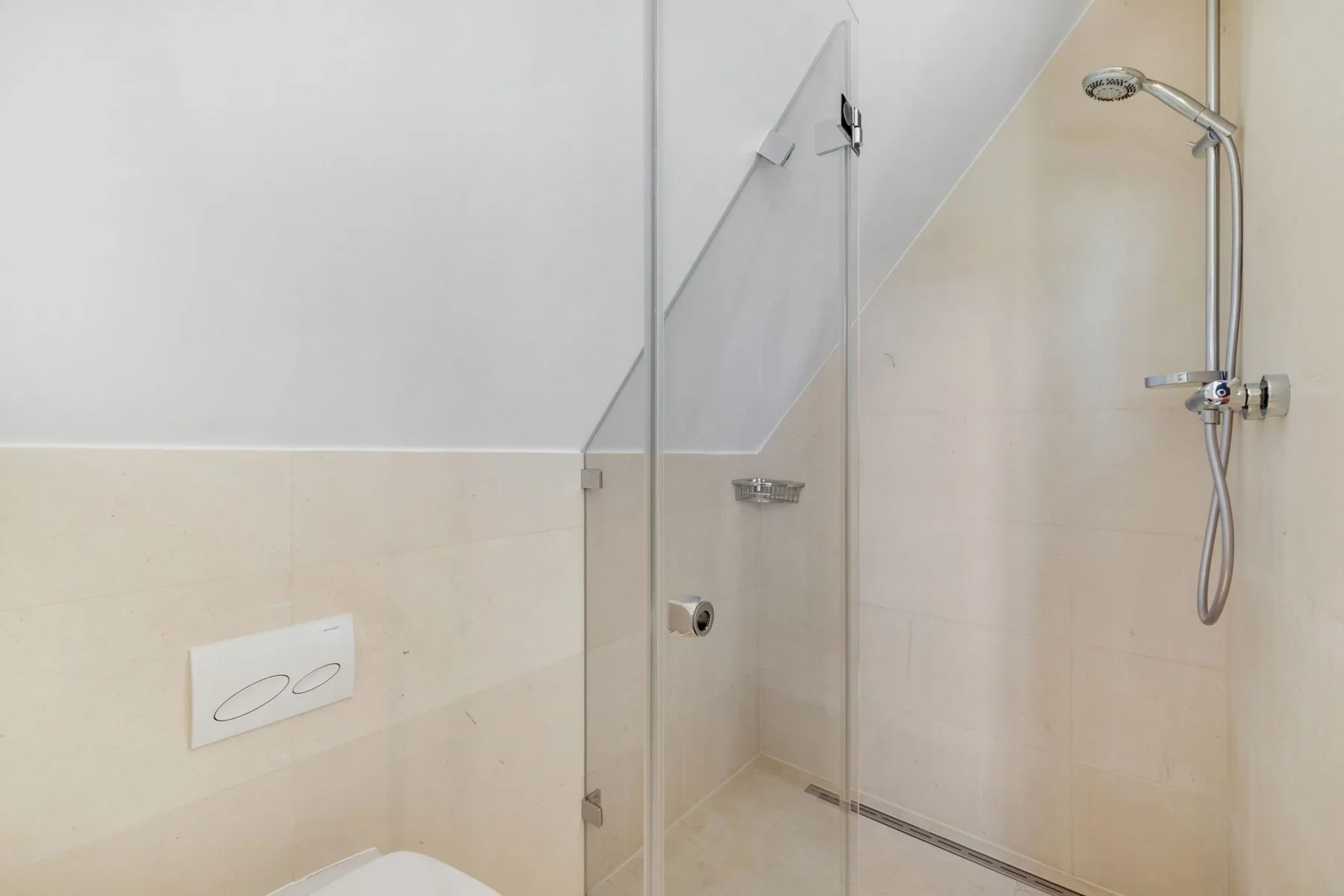 Hausteil im EG/UG/OG/DG, ca. 142 m² Nutzfläche