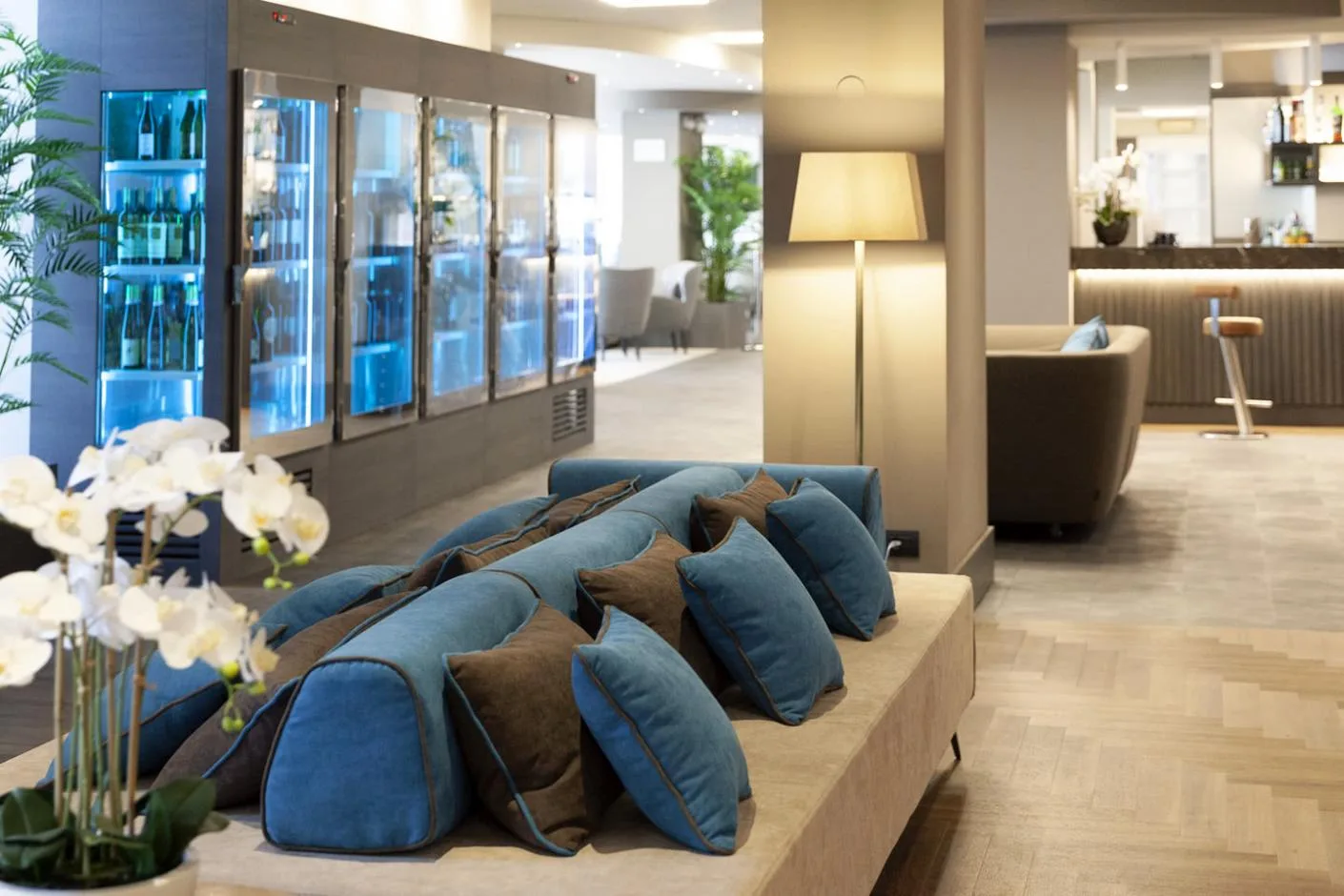 Vestíbulo de hotel moderno