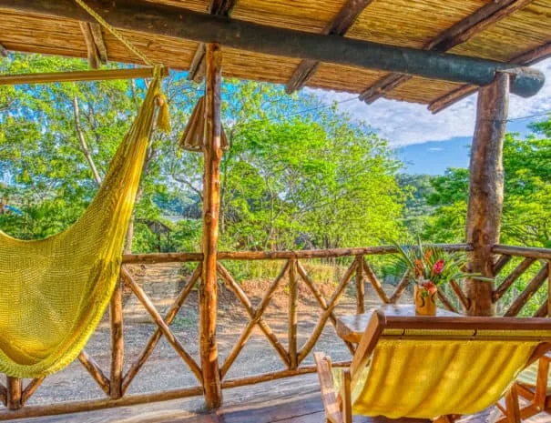 Áreas exteriores del alojamiento ecológico