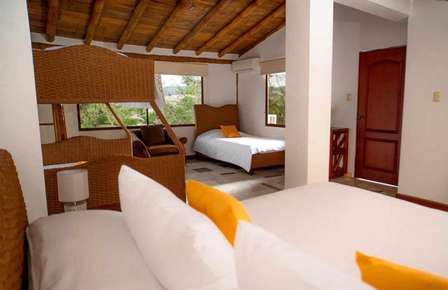 Habitación familiar con vistas a los jardines