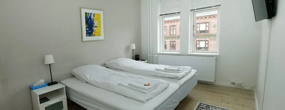 Hotel rooms and hotel apartments