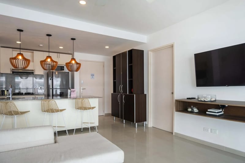 Luxury 2BR w/ Balcony in Sunset Beach