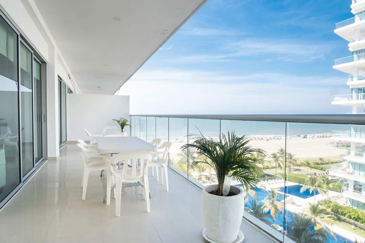 Luxury 2BR w/ Balcony in Sunset Beach
