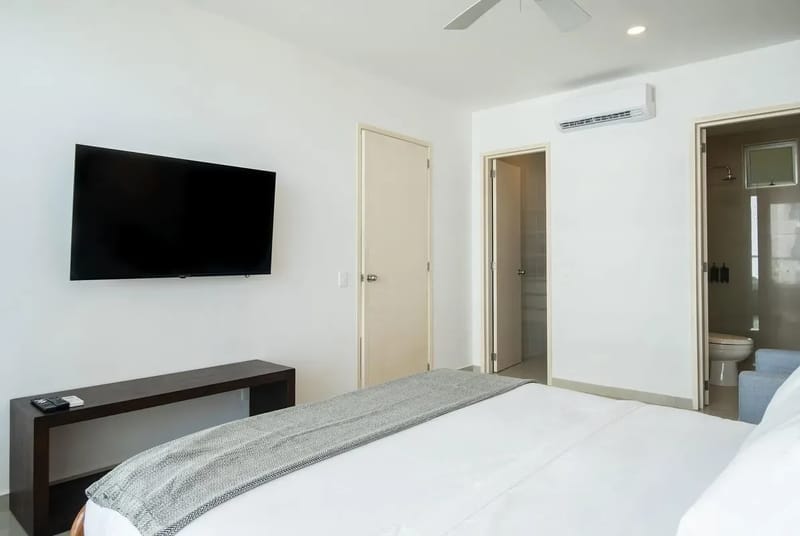 Luxury 2BR w/ Balcony in Sunset Beach