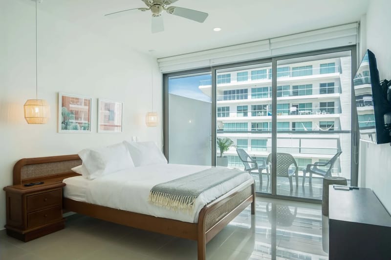 Luxury 2BR w/ Balcony in Sunset Beach