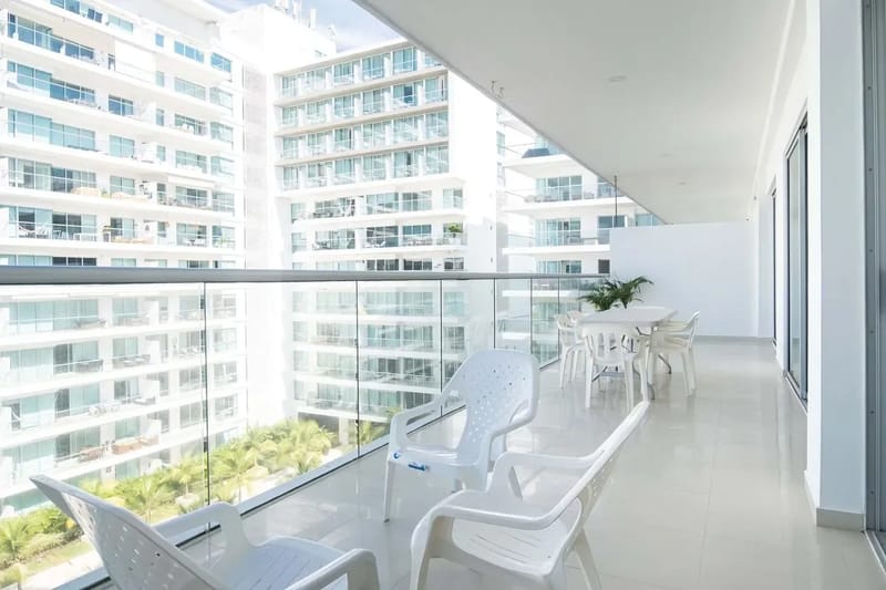 Luxury 2BR w/ Balcony in Sunset Beach
