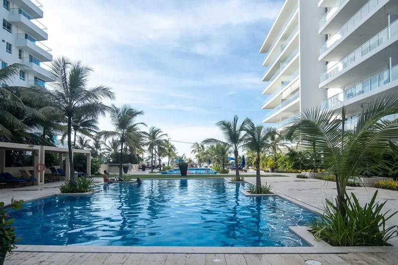 Luxury 2BR w/ Balcony in Sunset Beach