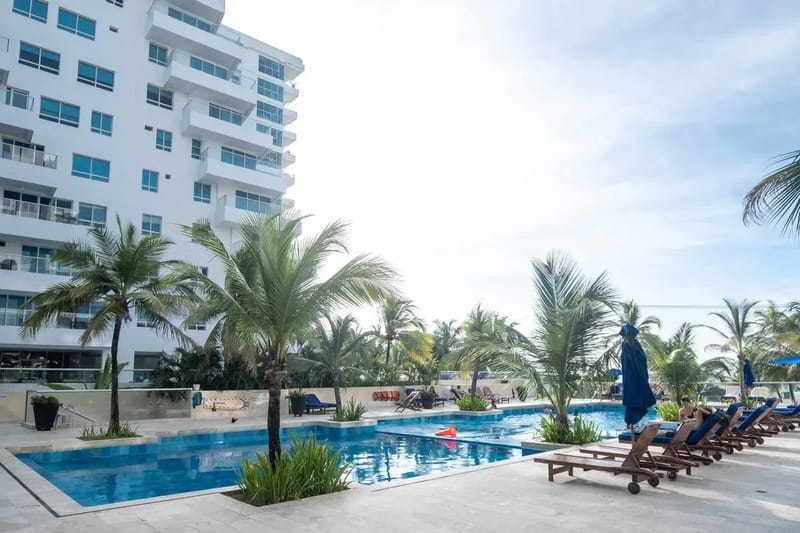 Luxury 2BR w/ Balcony in Sunset Beach