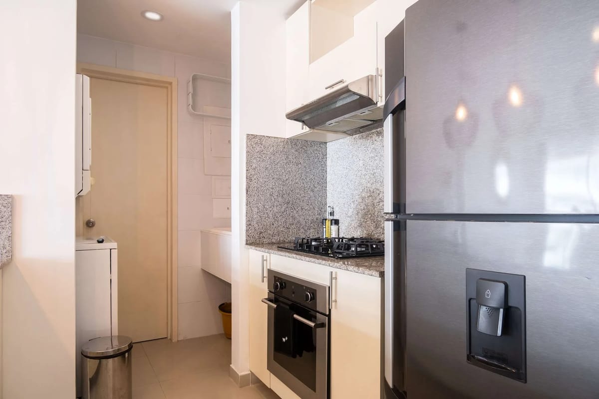 Luxury 2BR w/ Balcony in Sunset Beach