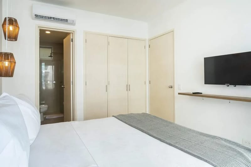 Luxury 2BR w/ Balcony in Sunset Beach