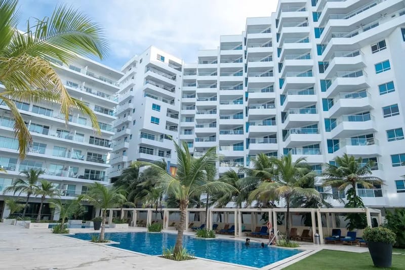 Luxury 2BR w/ Balcony in Sunset Beach