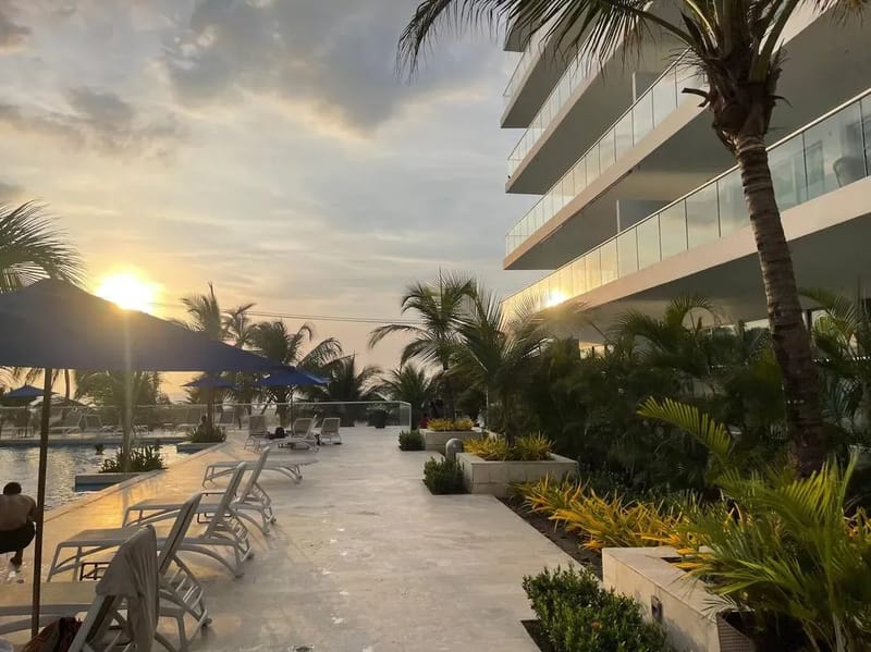 Luxury 2BR w/ Balcony in Sunset Beach