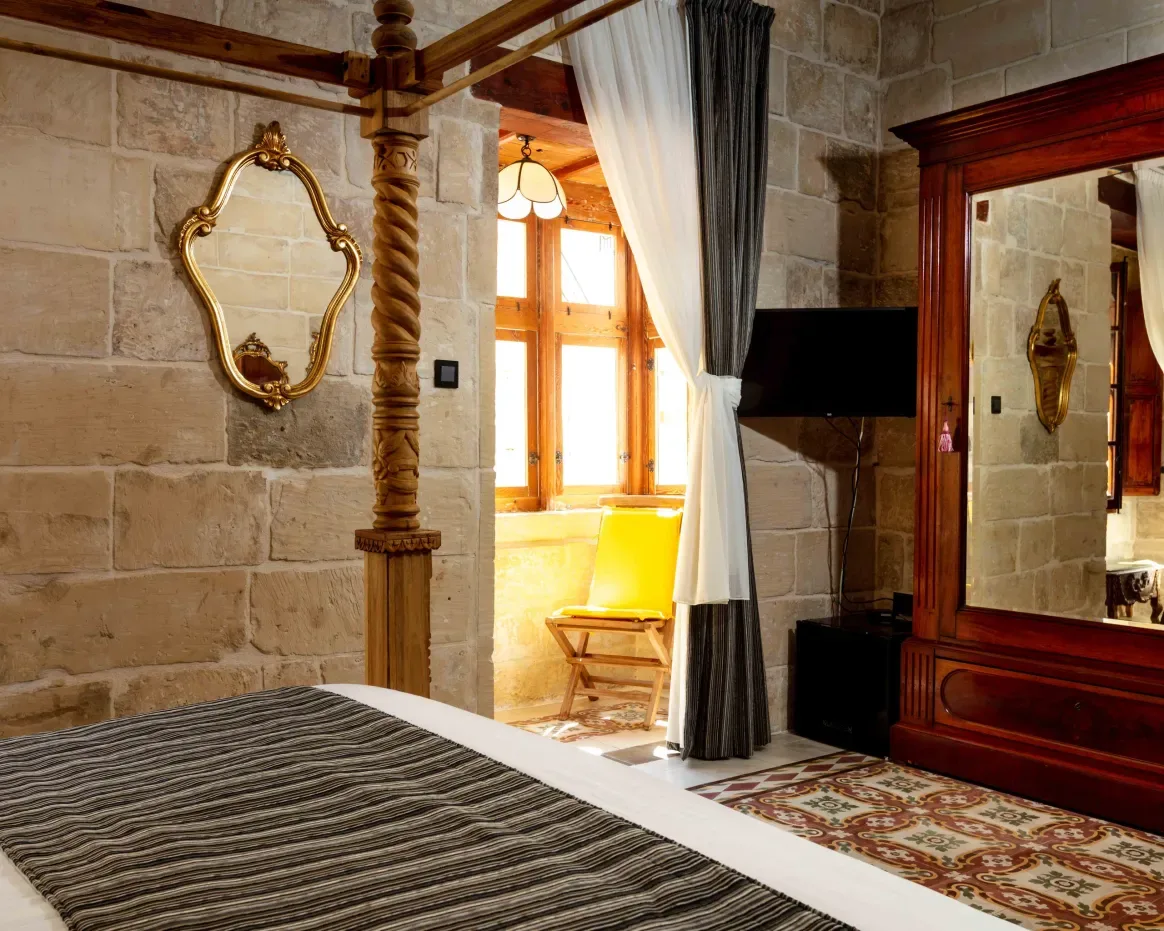Habitación d'Aragon con cama con dosel