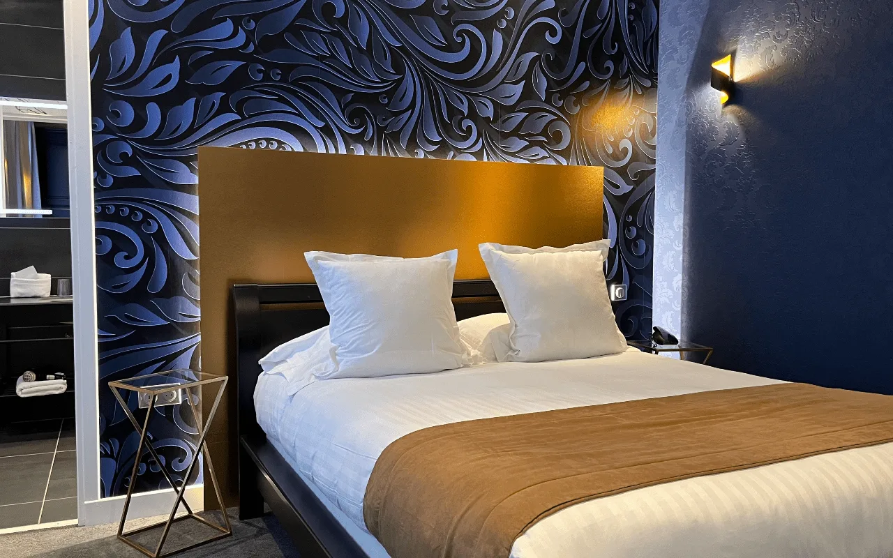 Comfort room with port view