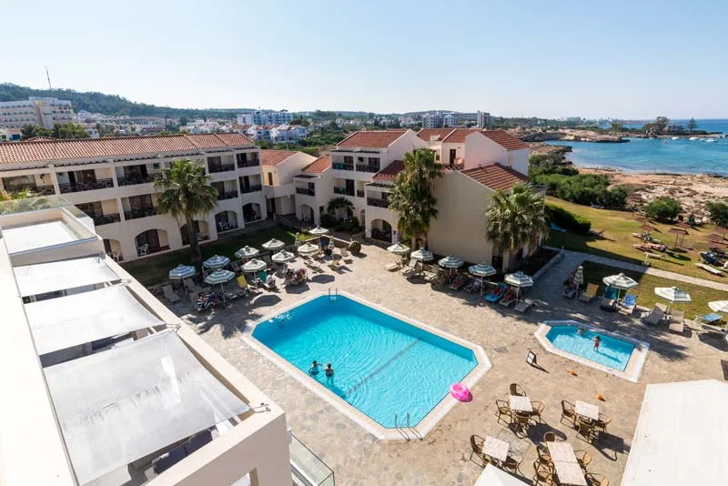 Piscina del hotel