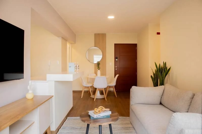 Enchanting 2BR w/ Balcony Near Kennedy Park