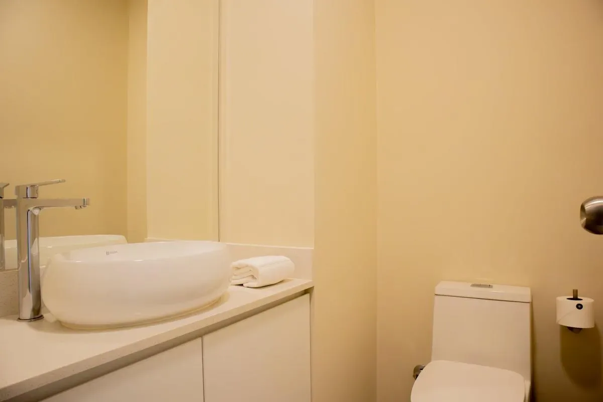 Enchanting 2BR w/ Balcony Near Kennedy Park