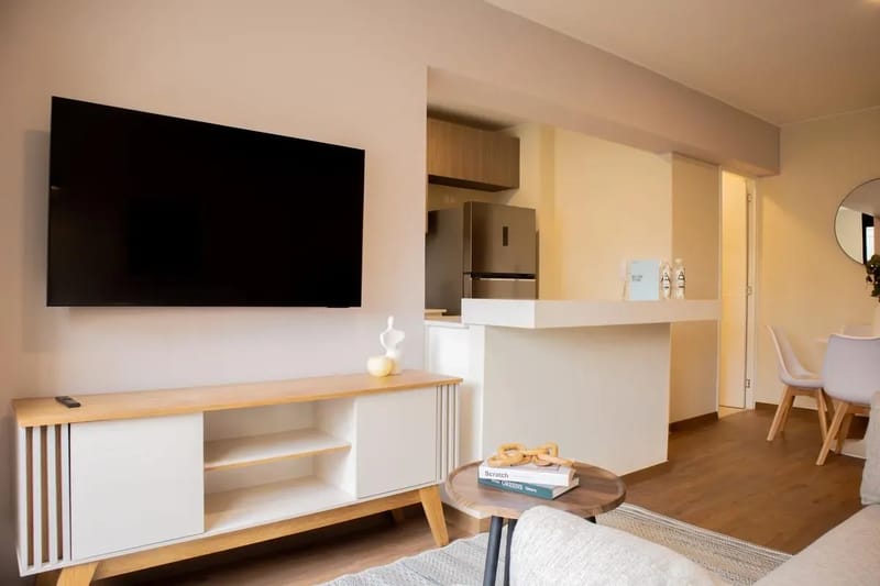 Enchanting 2BR w/ Balcony Near Kennedy Park