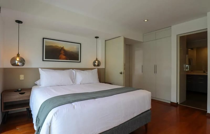 Deluxe 3BR Duplex w/ Balcony in Miraflores