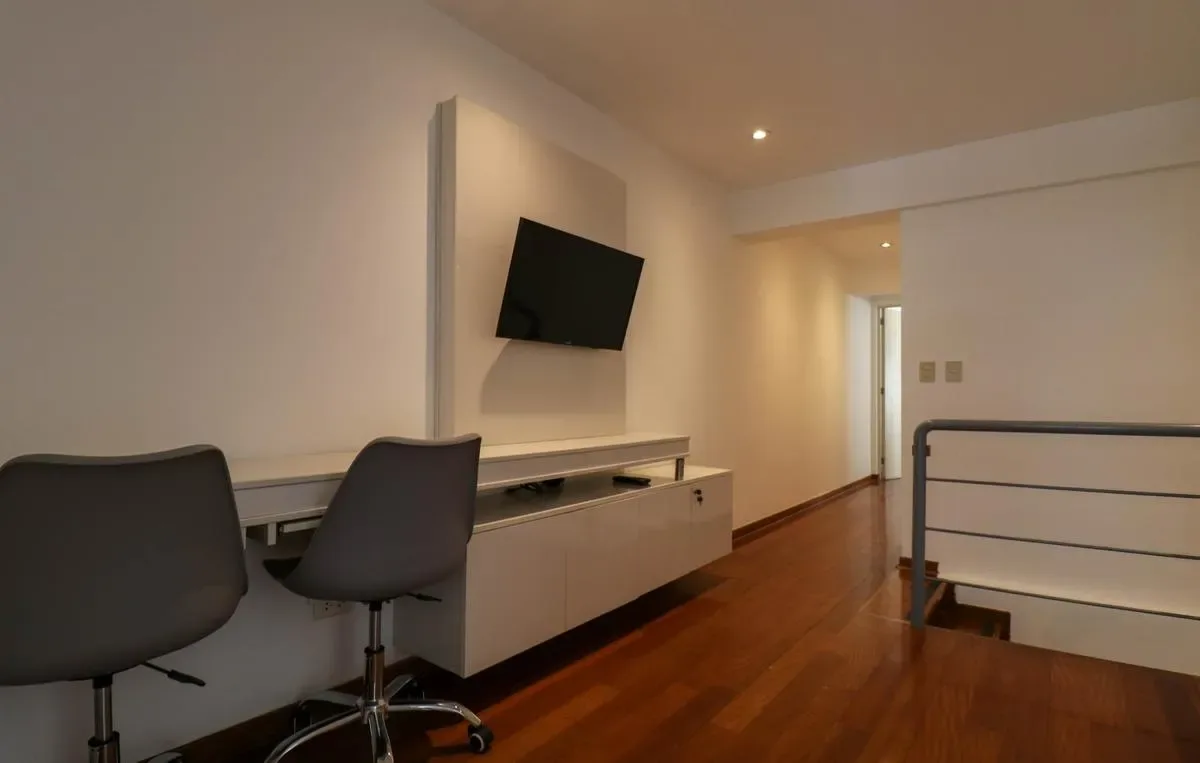 Deluxe 3BR Duplex w/ Balcony in Miraflores