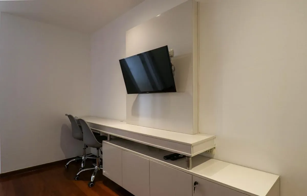 Deluxe 3BR Duplex w/ Balcony in Miraflores