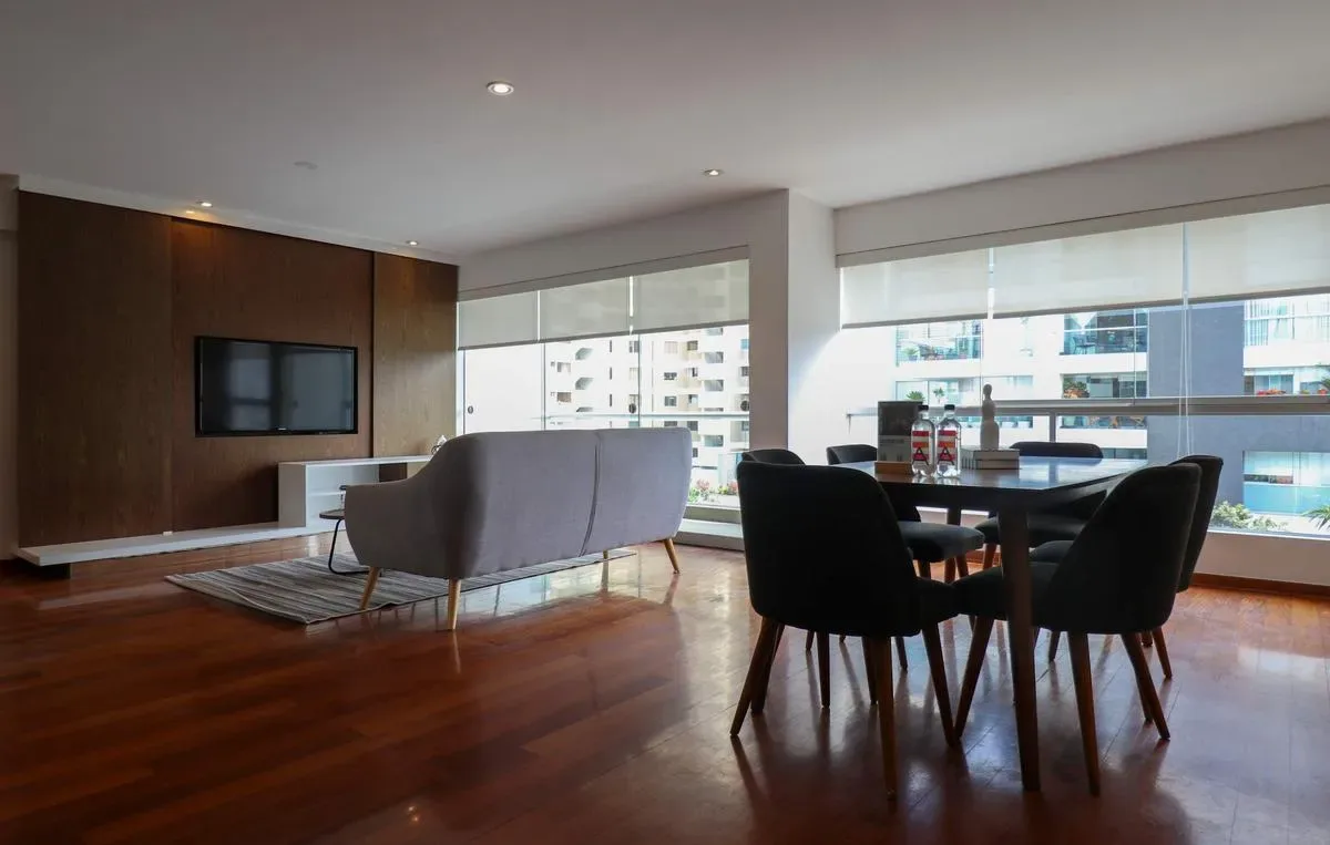 Deluxe 3BR Duplex w/ Balcony in Miraflores