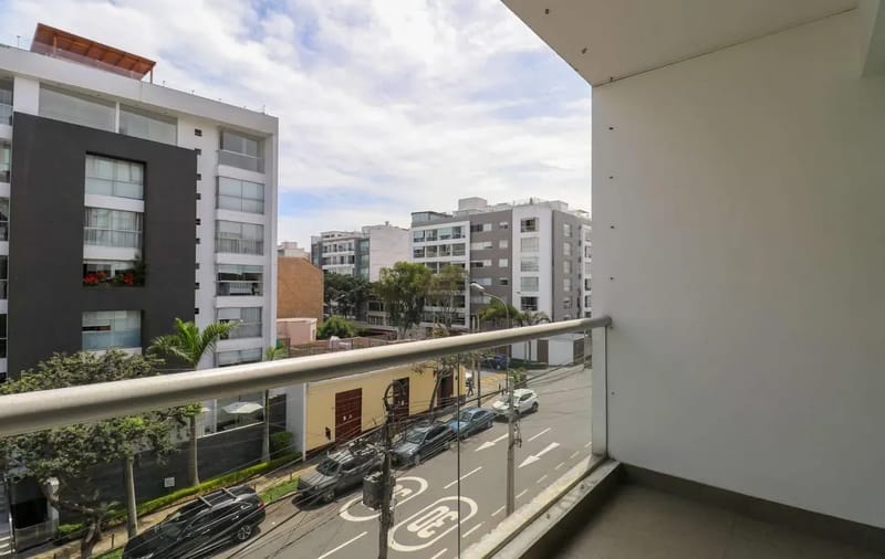 Deluxe 3BR Duplex w/ Balcony in Miraflores